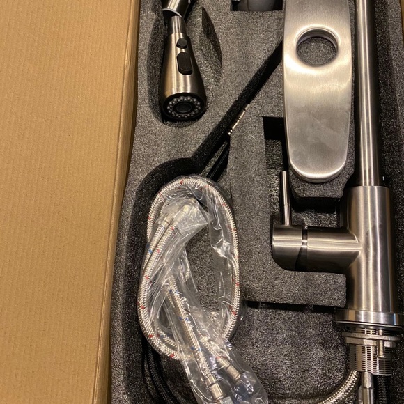 Pull down kitchen faucet - Picture 6 of 7